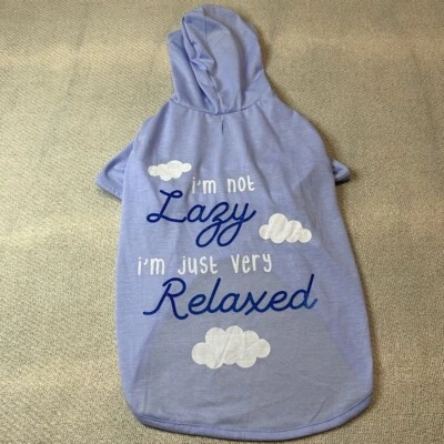 全新 I’m Not Lazy Just Very Relaxed Dog 连帽衫 宠物小狗 紫色 万圣节 服装 — 第 1/4 张图片