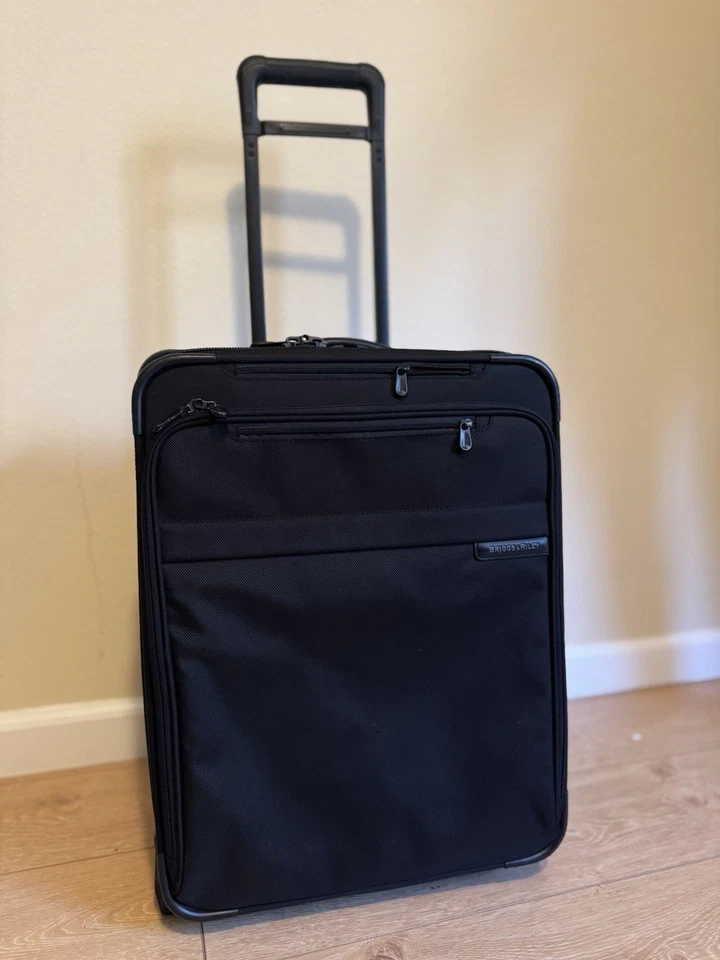Базовый черный чемодан Briggs & Riley 21 дюйм ручная кладь U121CXW-4 расширяемый - Изображение 1 из 4