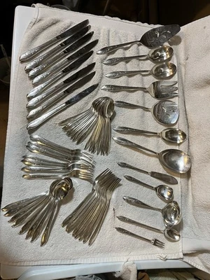 1847 Rogers Bros Springtime Silverplate Flatware W/ Serving Set 60 Pc Set For 8 - Image 1 of 4