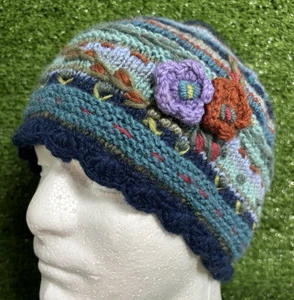 Lost Horizons 100% Wool Chunky Knit Flower Beanie Hat Cap - Picture 1 of 5