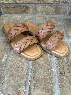 NIB Chelsea & Violet Tan Braided Leather Slide Sandals Women’s Size 8 M - Image 1 of 4