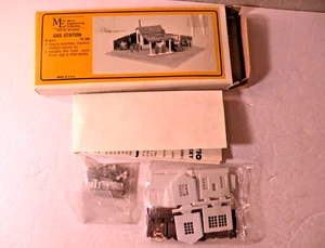 Micro Engineering 65-139 N 1940s Gas Station with Tow Truck Kit New Open Box - Picture 1 of 4