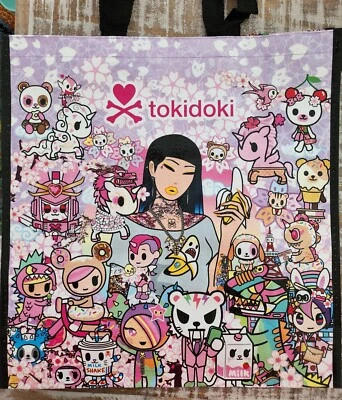Bolso de Mano Tokidoki "HANAMI PICNIC" Vinilo Reutilizable con Bolsillo Interior   Foto 1 de 4