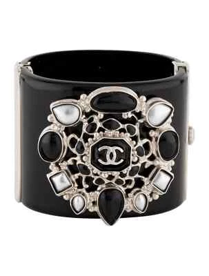 CHANEL Cuff Métiers d'Art Paris Gripoix 2012 Bombay Bangle Pearl Goossens Runway - Image 1 of 4