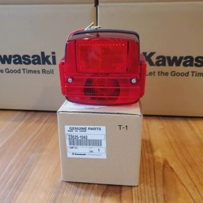 KAWASAKI GENUINO 1990-2022 CONJUNTO LUZ TRASERA MULA 23025-1042 NUEVO Foto 1 de 4