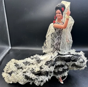 Vestido Muñeca Bailarina Flamenca Española Vintage Sobre Soporte Vestido Blanco y Negro - Imagen 1 de 13