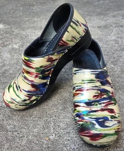 Zoccoli astratti da donna SANITA The Original Danish taglia EUR 37 US 6,5-7 - Foto 1 di 8