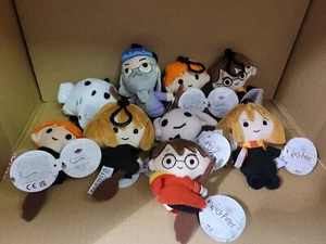 Harry Potter 9 Piezas Diferentes Llavero de Peluche Dumbledore Hedwig Hogwarts Nuevo con Etiquetas - Imagen 1 de 2