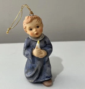 Berta Hummel 2001 Goebel Weihnachtsschmuck Junge mit blauem Gewand mit Kerze Klassiker - Bild 1 von 8