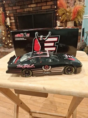 Dale Earnhardt Legacy 1:18 Diecast Car Action Racing 2002 Monte Carlo - Image 1 of 4
