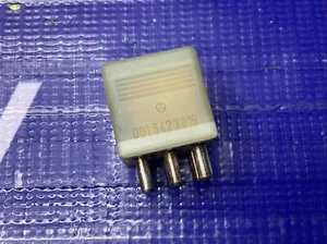 Mercedes-Benz W124 W126 W201 R129 Genuine OEM Relay 40 A 0015427819 - Picture 1 of 7