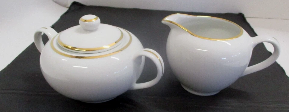 Juego de crema y azúcar 10 Strawberry Street, ltd. de MONNO BLANCO y DORADO Foto 1 de 4