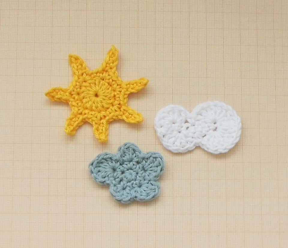 Applikation gehäkelt 3 teiliges Set: Sonne und  2 Wolken, Aufnäher neu - Bild 1 von 1