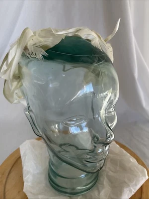 Винтажная коктейльная шапка-фашинатор с кремовыми перьями прочная бархатная рамка - Изображение 1 из 4