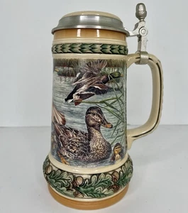 Cerveza vintage Gerz Mallard Ducks Stein cerámica y peltre bellota tapa firmada B Paulus - Imagen 1 de 8