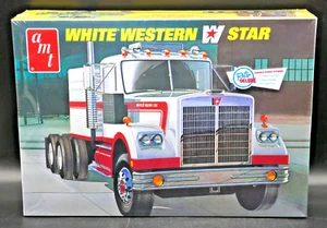 1:25 AMT White Western Star Truck Model Kit AMT724/06 - New & Sealed - Picture 1 of 6