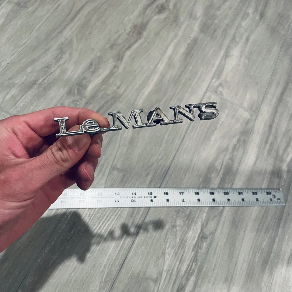 1970 1971? Insignia emblema Pontiac LeMans 9808250 adorno adorno placa de identificación cromada Foto 1 de 2