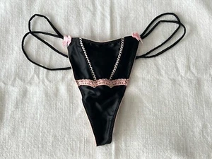 VINTAGE VICTORIA'S SECRET SILKY Sexy Little Things Thong Panty Cute Bows M - Picture 1 of 5
