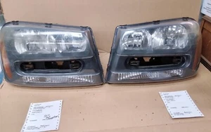 2006 CHEVROLET TRAILBLAZER SET OF NOTCHED HEADLIGHTS LEFT SIDE AND RIGHT SIDE - Picture 1 of 7