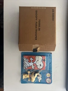 Hasbro Vintage Snoopy "The World's Greatest Paratrooper" Toy W/ Shipping Sleeve - Picture 1 of 2