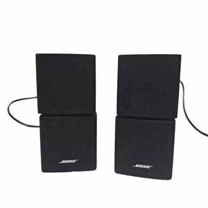 Bose Doppelwürfel DoubleShot Lautsprecher Lifestyle schwarzes Paar mit Wandhalterungen