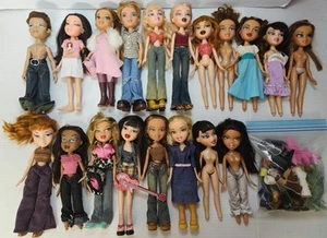 Lot Of 19 Vintage 2001 2002 MGA Bratz Dolls + Some Accessories - Picture 1 of 24