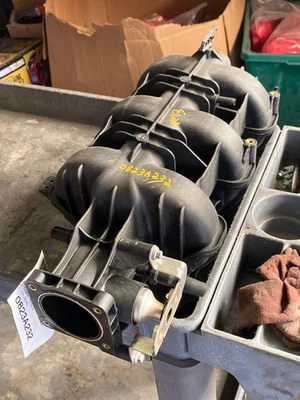 Conjunto de colector de admisión Ford Mustang 2005-2010 4,0 L (SOHC) OEM. Foto 1 de 2