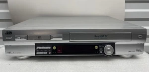 AS-IS JVC HR-DVS3U MiniDV S-VHS VCR Lettore Registratore Senza Telecomando - NECESSITA DI FUNZIONARE - Foto 1 di 10
