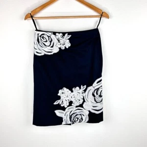 White House Black Market Women’s Embroidered Floral Pencil Skirt Size 00 - Picture 1 of 8