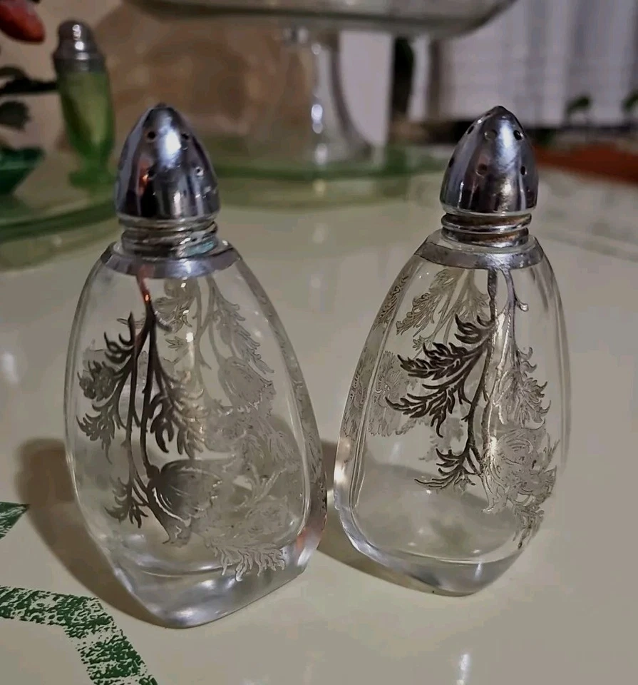 Salero de vidrio de filigrana floral plateada vintage años 60 + pimentero Silver City elegante Foto 1 de 4