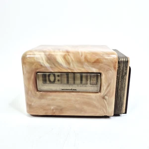 VTG Art Deco 1954 Numechron Moderne Model 300 Plastic Desk Clock - Picture 1 of 12