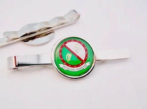 IRISH NAVAL SERVICE IRELAND DEFENCE FORCES BADGE TIE SLIDE GRIP PIN CLIP GIFT - Picture 1 of 3