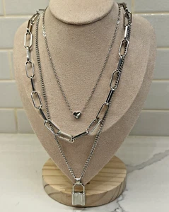 NUEVO CON ETIQUETAS Juego de collar Paperclip de tres piezas con dijes de corazón y candado - Imagen 1 de 6