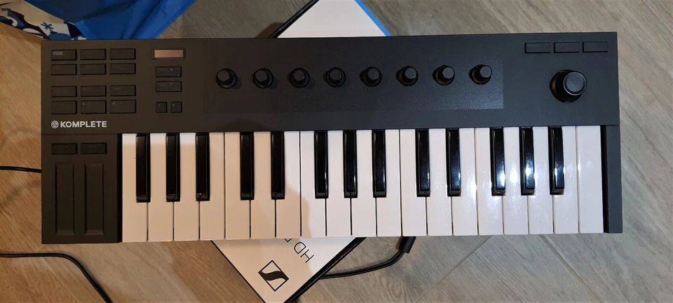 Native Instruments Komplete Kontrol M32 - Bild 1 von 3