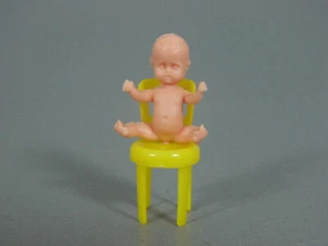 Bebés: Bebé en silla (amarillo) - Imagen 1 de 1