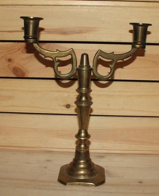 Ancien candélabre bougeoir en laiton - Photo 1/4