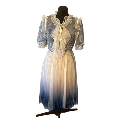 Vestido CHICWISH Mujer Degradado We Know Plisado Malla Tul Midi Azul Talla Grande Foto 1 de 4