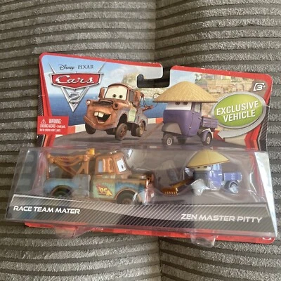 Disney Pixar Cars 2 Race Team Mater & Zen Master Pitty Paquete de 2 ¡Raro! Foto 1 de 4