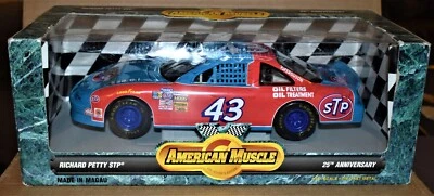 Pontiac Grand Prix 1972 1/18 #43, Ричард Петти 25 лет STP AM. Muscle w/стойка новый в коробке - Изображение 1 из 4