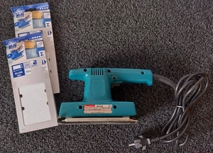 Makita 9035 Schwingschleifer - 230 Volt - TOP ZUSTAND ! mit Papier... - Bild 1 von 4