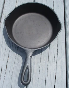 "Favorite Piqua Ware ""Smiley Logo"" #5 Cast Iron Skillet" - Picture 1 of 5