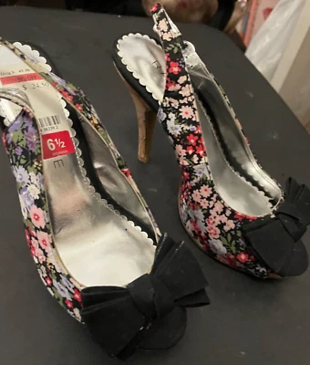 RAMPAGE - TACONES FLORALES Peek Toe con arco - Mujer Talla 6,5 ¡NUEVOS! Foto 1 de 4