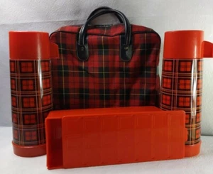 Vintage 70er Jahre Aladdin rot kariert Picknick Set mit 2 Thermoskanne & Sandwich Mittagessen  - Bild 1 von 11