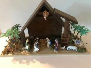 1970's Vintage Christmas Nativity Scene Hand Painted (Wooden Stable) - Picture 1 of 10