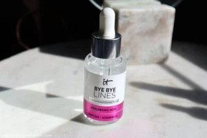 IT Cosmetics - BYE BYE LINES SERUM 30mL NEW NO BOX Face Hyaluronic Acid - Picture 1 of 1