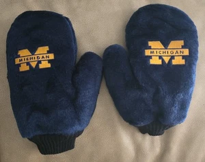Fuzzy Golf Cart Mitts Michigan Wolverines  Vintage Deadstock NWOT Mittens Winter - Picture 1 of 5