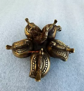 Old Brass Tikka Box, Brass Flower Shape Sindhur tika Box Mascara box Kumkum Box - Picture 1 of 10