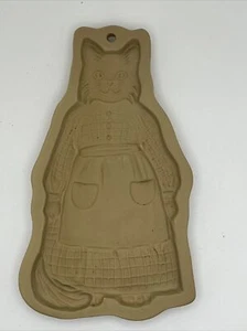 Vintage 1988 Brown Bag Cookie Art Mold Mama Kitty Cat in Apron Hill Design Craft - Picture 1 of 6