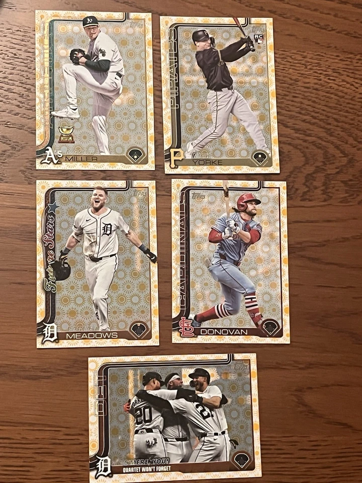 2025 Topps Serie 2 - HOLIDAY SUN FOIL Paralelo - Completa tu conjunto - Elige una tarjeta Foto 1 de 1