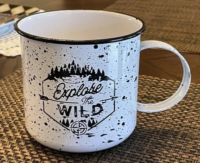 ✅Taza DesignPac Metal Esmaltado EXPLORE THE WILD Taza Moteada Negra Blanca 24oz Foto 1 de 4